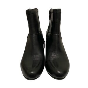 Bandolino Solid Black Leather Upper Ankle Boots